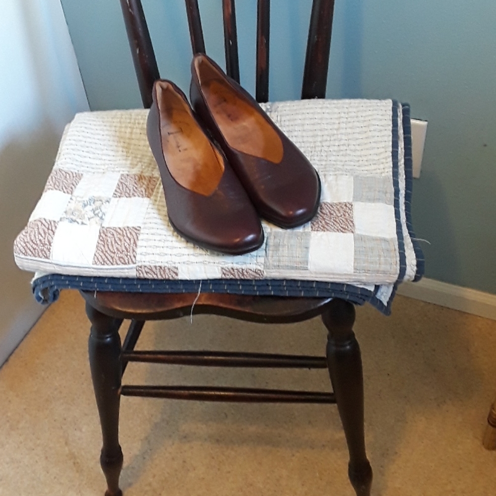 Think Burgundy Shoes Size 39 from Austria